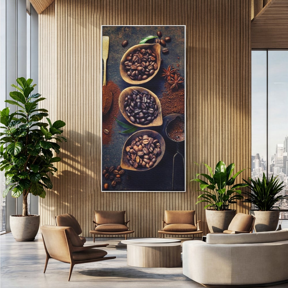 Tablou canvas cu tablou cu boabe de cafea in linguri de lemn, in rama de aluminiu argintiu, pe perete intr-un birou